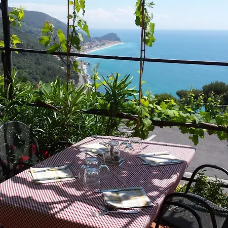 La Gioiosa 3* Финале Лигуре