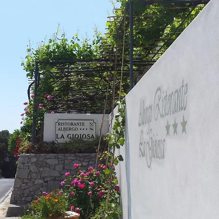 La Gioiosa Отель Финале Лигуре